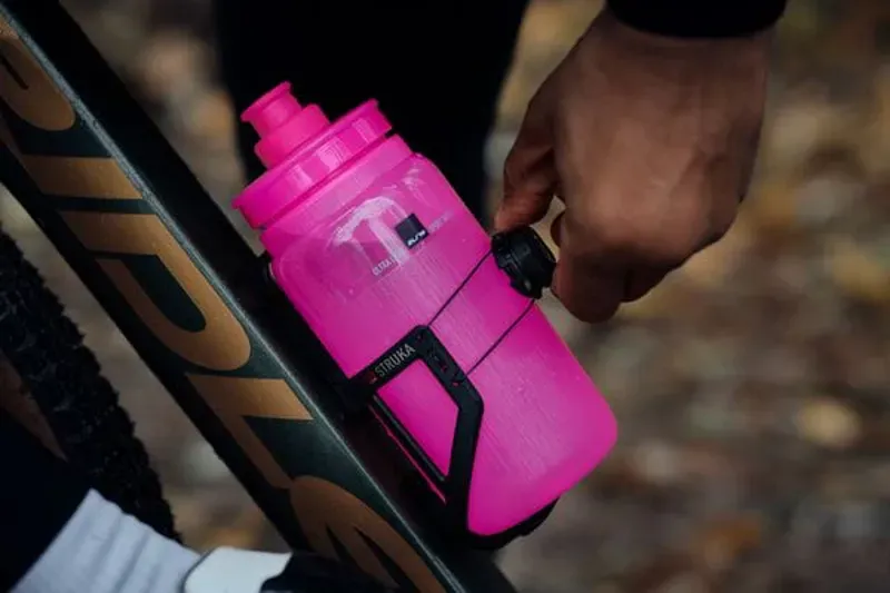 Elite Struka Bottle Cage In Black-2